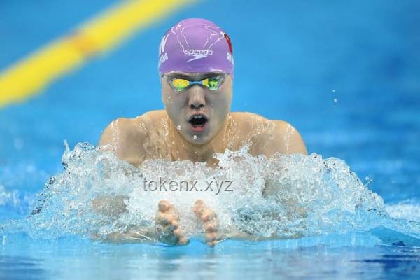 覃海洋闪耀泳池，勇夺男子100米蛙泳冠军